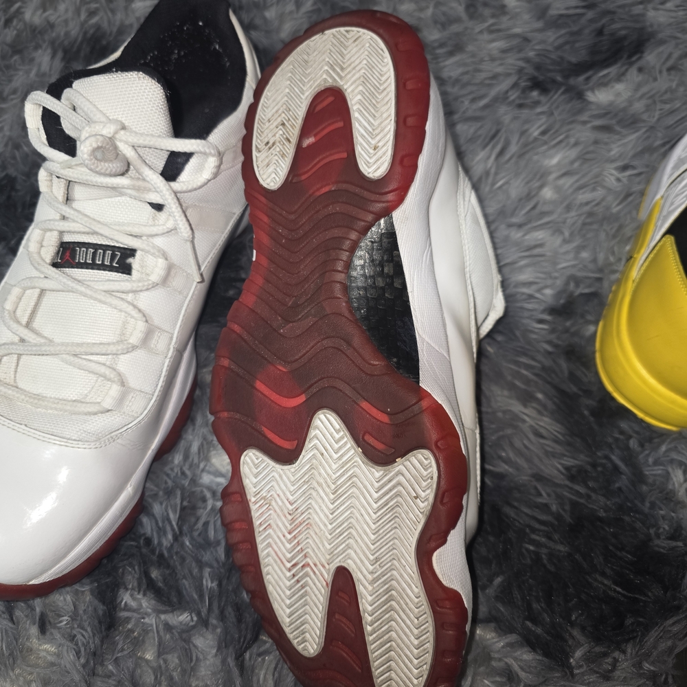 Nike White and Black Athletic Shoes - Picture 6 of 10